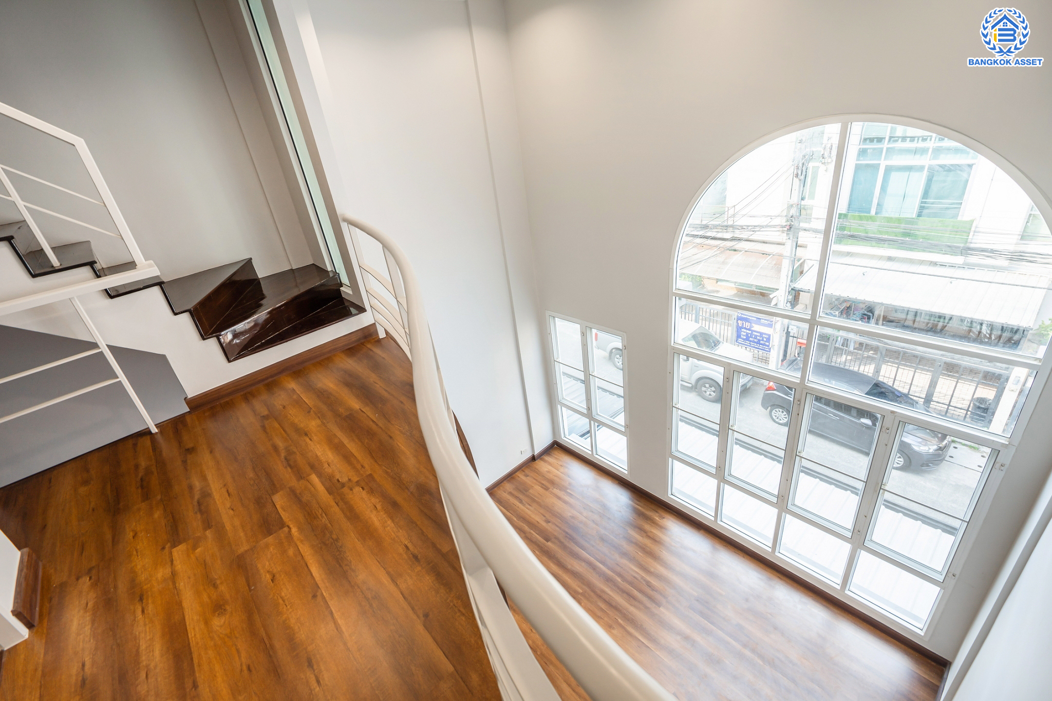 บ้านมือสองตกแต่งใหม่ ม.เดอะพาร์ค ลาดพร้าววังหิน78 ทาวน์โฮม 3 ชั้นครึ่ง เนื้อที่ 16 ตร.ว. ฟังก์ชันจัดเต็ม 3 ห้องนอน (มีห้องน้ำในตัวทุกห้อง) 4 ห้องน้ำ จอดรถได้1 คัน บนทำเลเชื่อมต่อหลายเส้นทาง ใกล้เซ็นทรัลลาดพร้าว เมเจอร์รัชโยธิน ม.ราชภัฏจันทรเกษม ทางด่วน "ฉลองรัช" และรถไฟฟ้าสายสีเขียว "สถานีเสนานิคม"